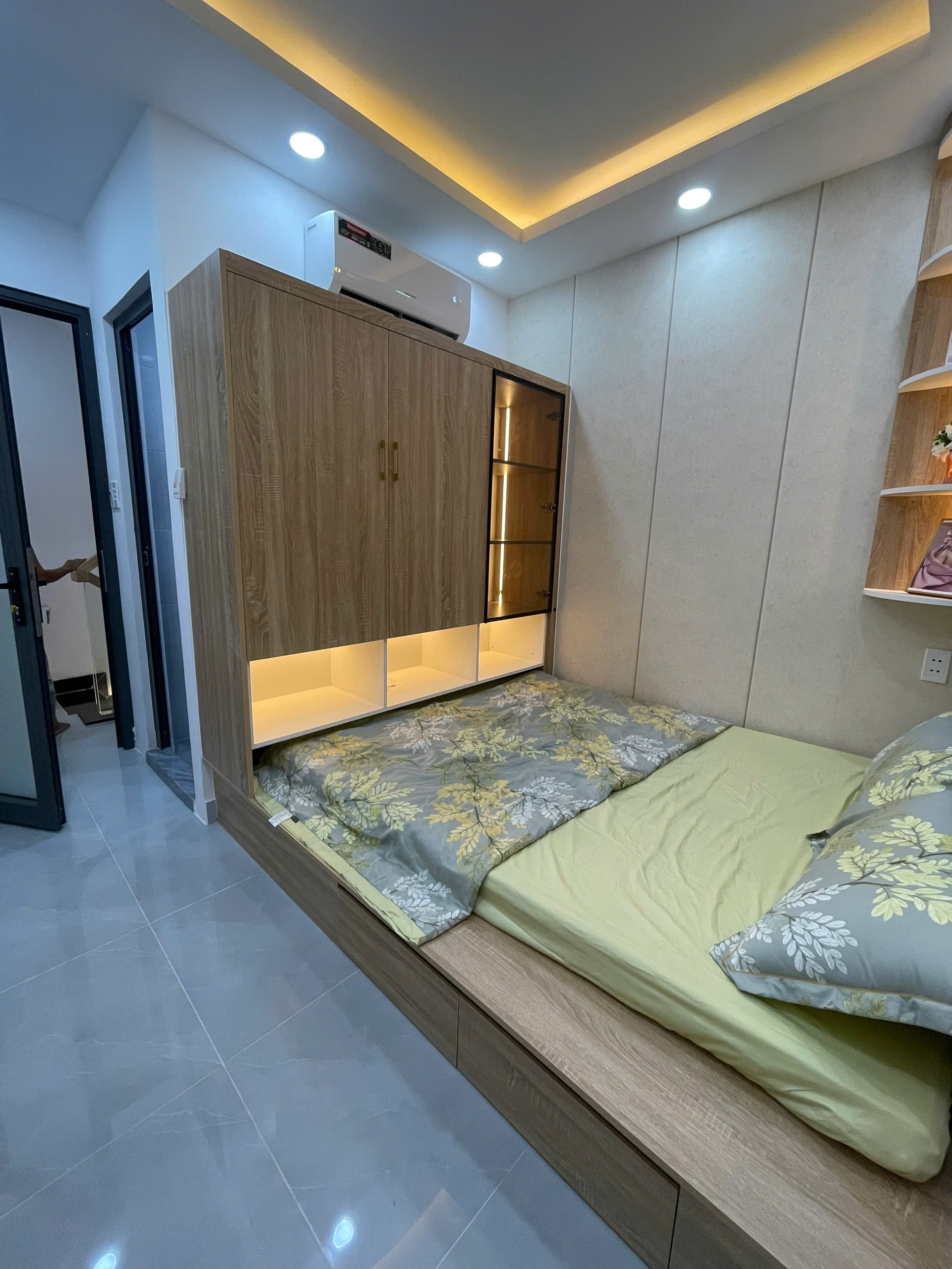 Nhỉnh 2 tỷ nhà mới đẹp phường 15 - Tân Bình - Chủ tặng full nội thất - Hẻm xe hơi trước cửa
